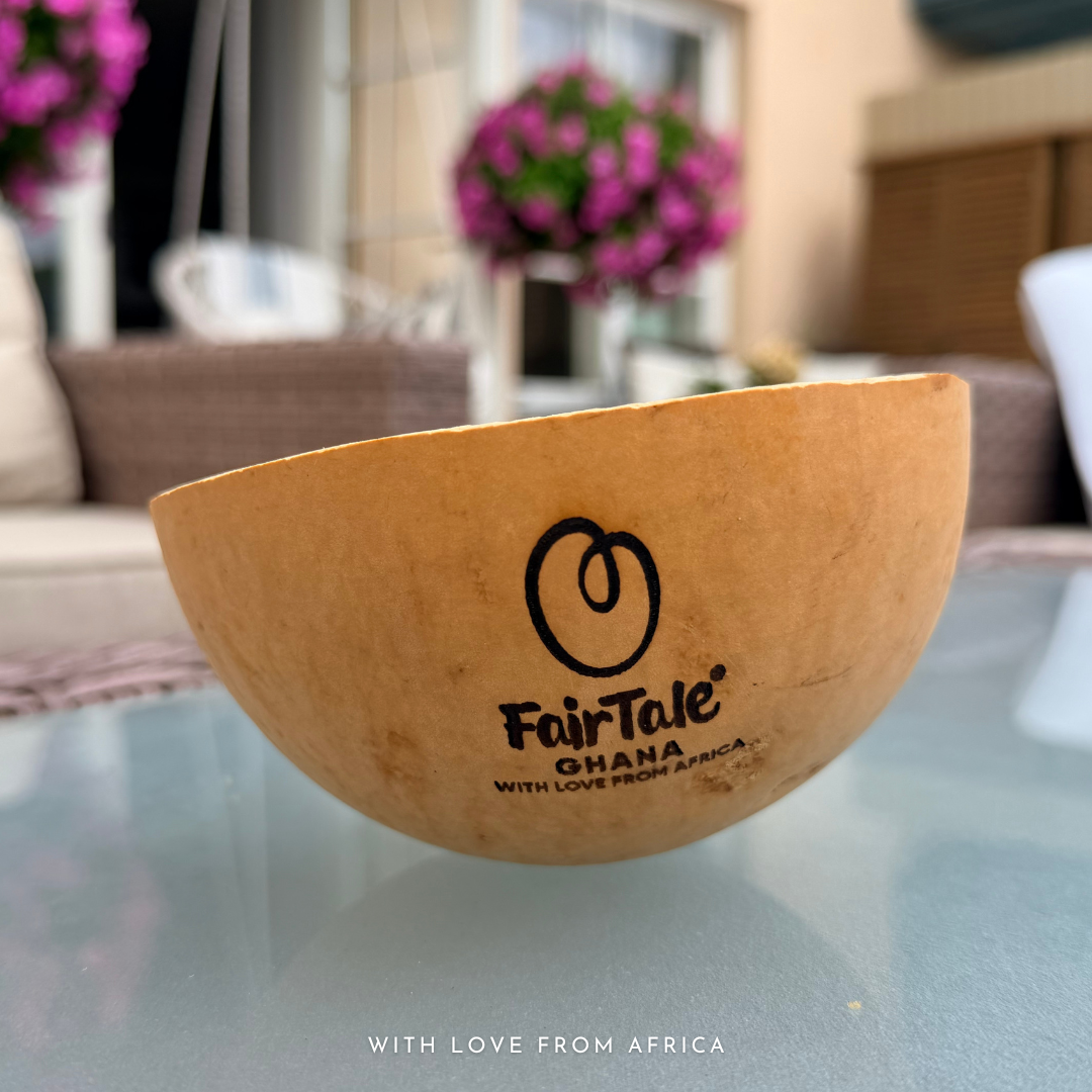 FairTale GHANA empty calabash bowl, traditional Shea butter scoop, product photo.